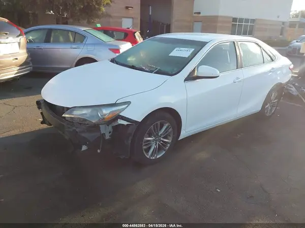 4T1BF1FK5GU195632 2016 TOYOTA CAMRY - Image 2