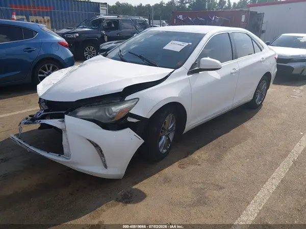 4T1BF1FK5GU195758 2016 TOYOTA CAMRY - Image 2