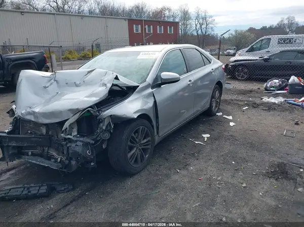 4T1BF1FK5GU195985 2016 TOYOTA CAMRY - Image 2