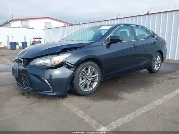 4T1BF1FK5GU196179 2016 TOYOTA CAMRY - Image 2