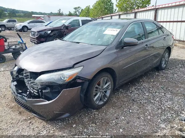 4T1BF1FK5GU196473 2016 TOYOTA CAMRY - Image 2