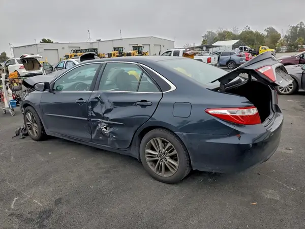 4T1BF1FK5GU198403 2016 TOYOTA CAMRY - Image 2