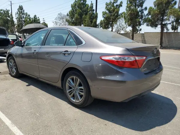 4T1BF1FK5GU198983 2016 TOYOTA CAMRY - Image 2