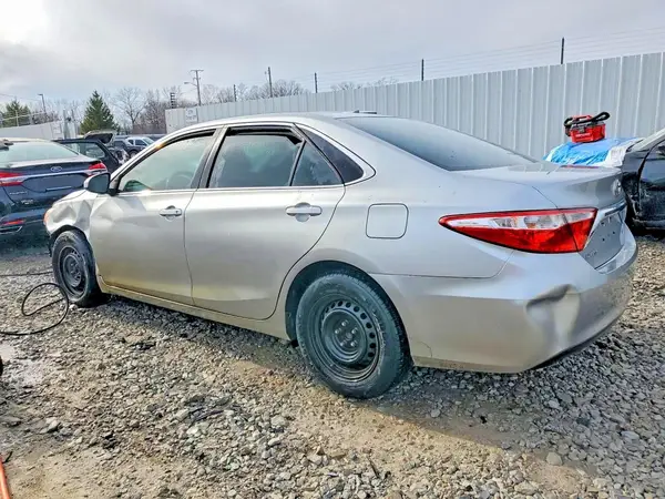 4T1BF1FK5GU199762 2016 TOYOTA CAMRY - Image 2