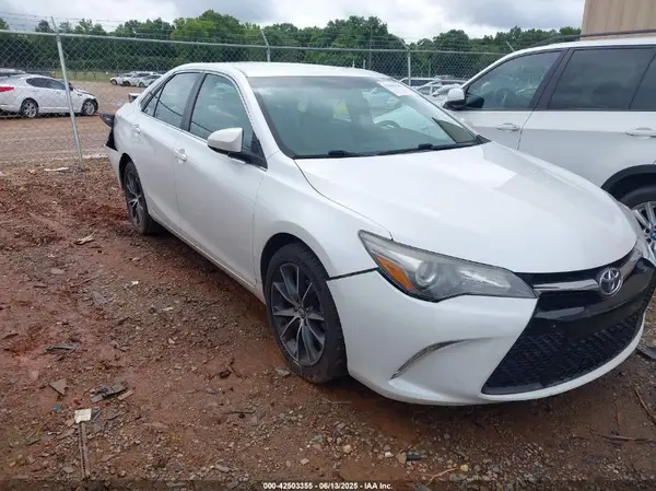 4T1BF1FK5GU201493 2016 TOYOTA CAMRY - Image 1