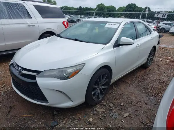 4T1BF1FK5GU201493 2016 TOYOTA CAMRY - Image 2