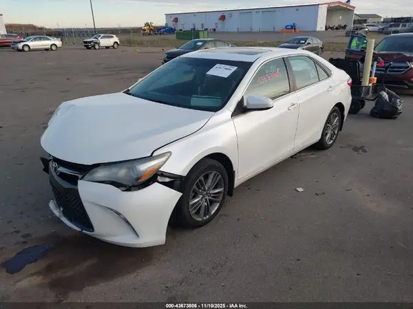 4T1BF1FK5GU201784 2016 TOYOTA CAMRY - Image 2