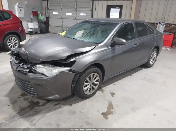 4T1BF1FK5GU204703 2016 TOYOTA CAMRY - Image 2