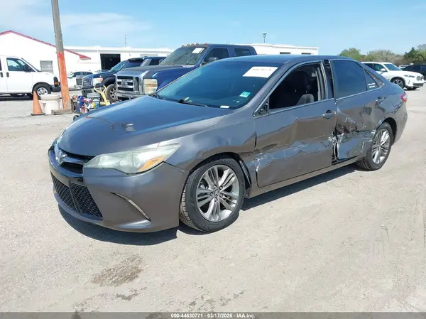 4T1BF1FK5GU206404 2016 TOYOTA CAMRY - Image 2