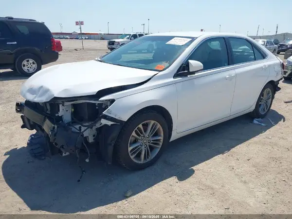 4T1BF1FK5GU208153 2016 TOYOTA CAMRY - Image 2