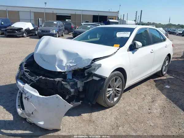 4T1BF1FK5GU208525 2016 TOYOTA CAMRY - Image 2