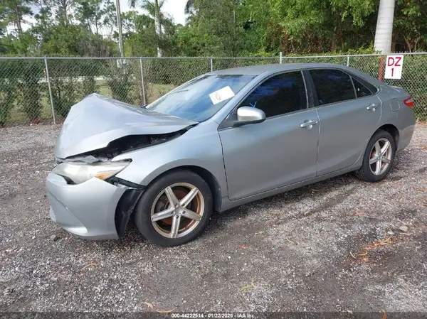 4T1BF1FK5GU210663 2016 TOYOTA CAMRY - Image 2