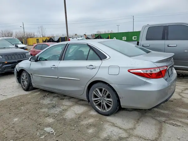 4T1BF1FK5GU219945 2016 TOYOTA CAMRY - Image 2