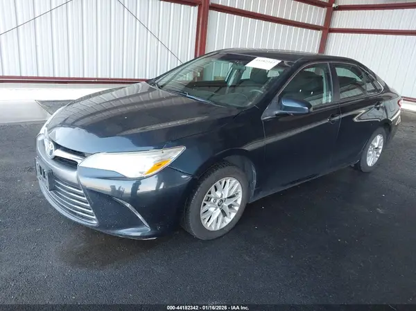 4T1BF1FK5GU224062 2016 TOYOTA CAMRY - Image 2