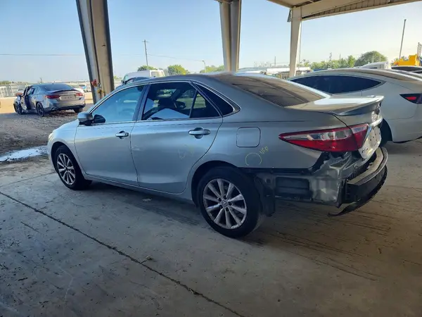 4T1BF1FK5GU225583 2016 TOYOTA CAMRY - Image 2