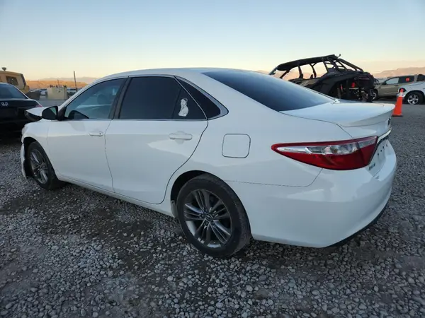 4T1BF1FK5GU225650 2016 TOYOTA CAMRY - Image 2