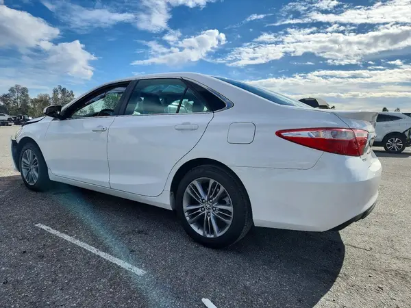 4T1BF1FK5GU226023 2016 TOYOTA CAMRY - Image 2