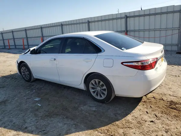 4T1BF1FK5GU226961 2016 TOYOTA CAMRY - Image 2