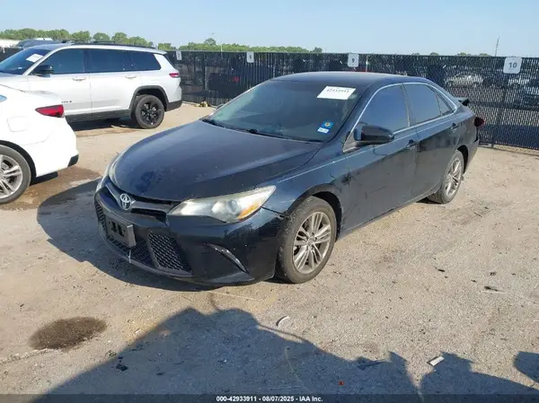 4T1BF1FK5GU228581 2016 TOYOTA CAMRY - Image 2