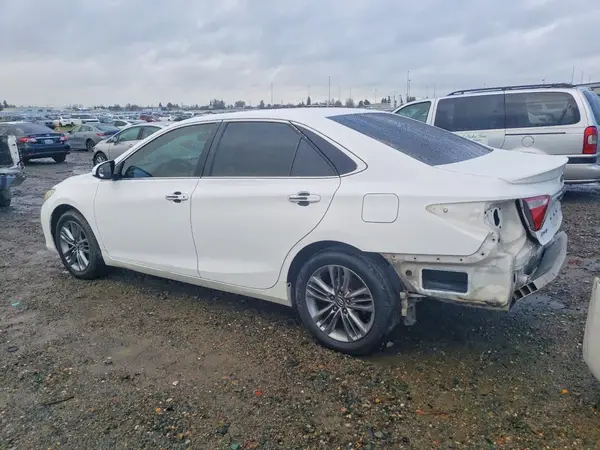 4T1BF1FK5GU235076 2016 TOYOTA CAMRY - Image 2