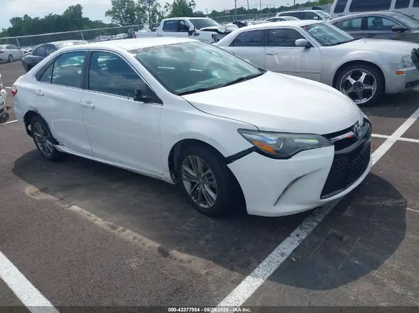4T1BF1FK5GU236065 2016 TOYOTA CAMRY - Image 1