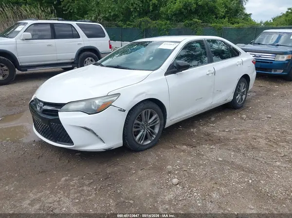 4T1BF1FK5GU236194 2016 TOYOTA CAMRY - Image 2