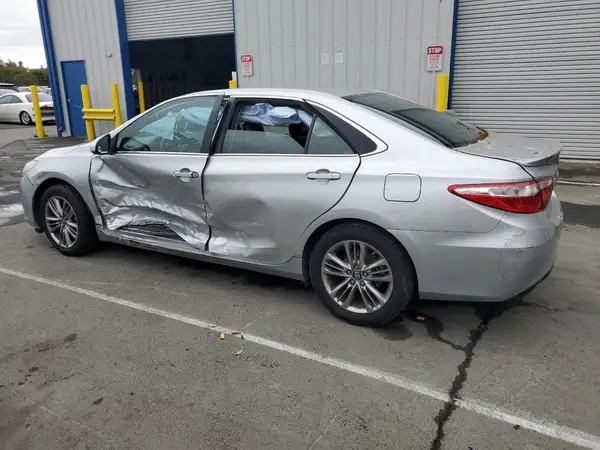 4T1BF1FK5GU237801 2016 TOYOTA CAMRY - Image 2