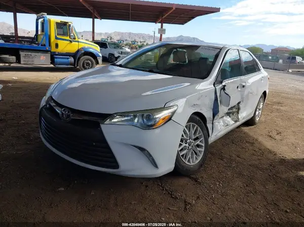 4T1BF1FK5GU239421 2016 TOYOTA CAMRY - Image 2