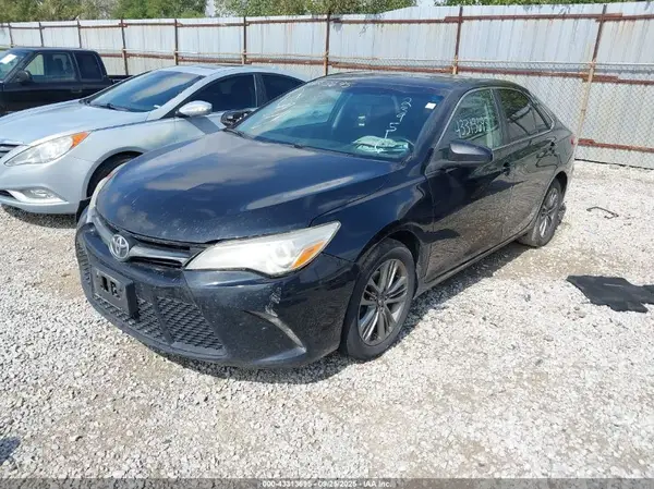 4T1BF1FK5GU239516 2016 TOYOTA CAMRY - Image 2
