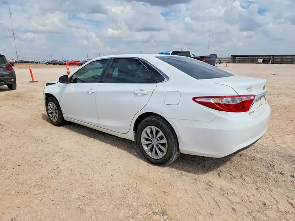 4T1BF1FK5GU239709 2016 TOYOTA CAMRY - Image 2