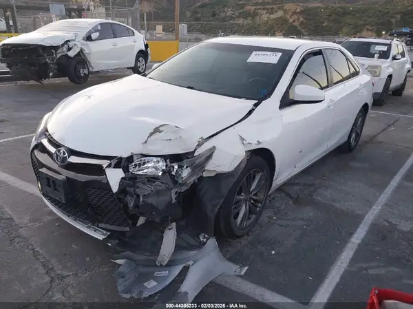 4T1BF1FK5GU240732 2016 TOYOTA CAMRY - Image 2