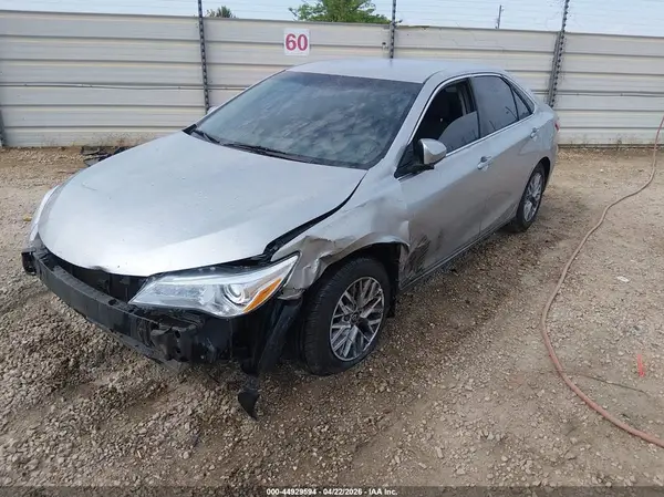 4T1BF1FK5GU240858 2016 TOYOTA CAMRY - Image 2