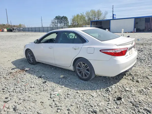4T1BF1FK5GU240925 2016 TOYOTA CAMRY - Image 2