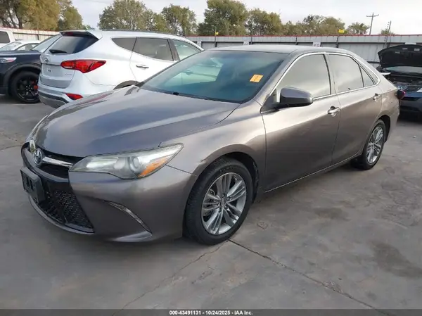 4T1BF1FK5GU243579 2016 TOYOTA CAMRY - Image 2