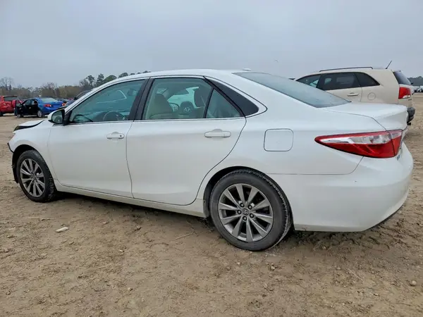 4T1BF1FK5GU243582 2016 TOYOTA CAMRY - Image 2