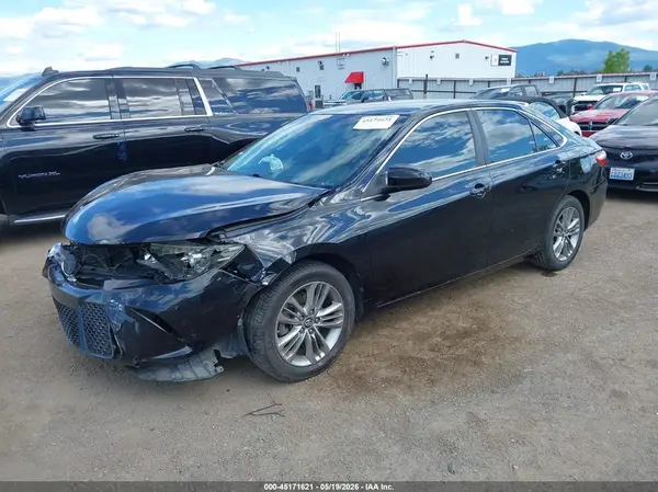 4T1BF1FK5GU245915 2016 TOYOTA CAMRY - Image 2
