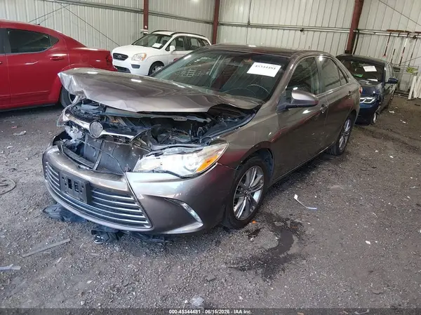 4T1BF1FK5GU246210 2016 TOYOTA CAMRY - Image 2