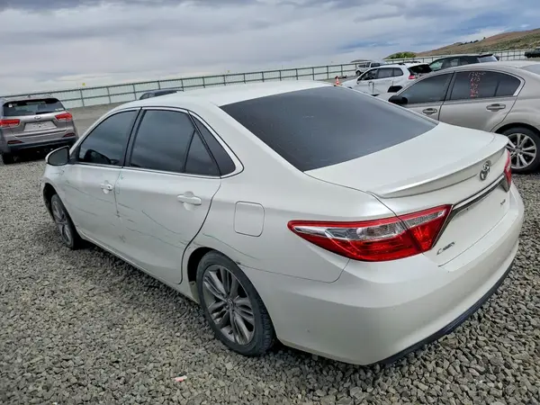 4T1BF1FK5GU247440 2016 TOYOTA CAMRY - Image 2