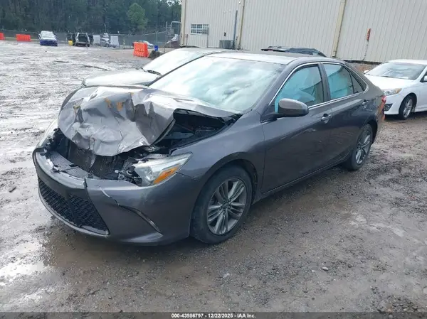 4T1BF1FK5GU247695 2016 TOYOTA CAMRY - Image 2