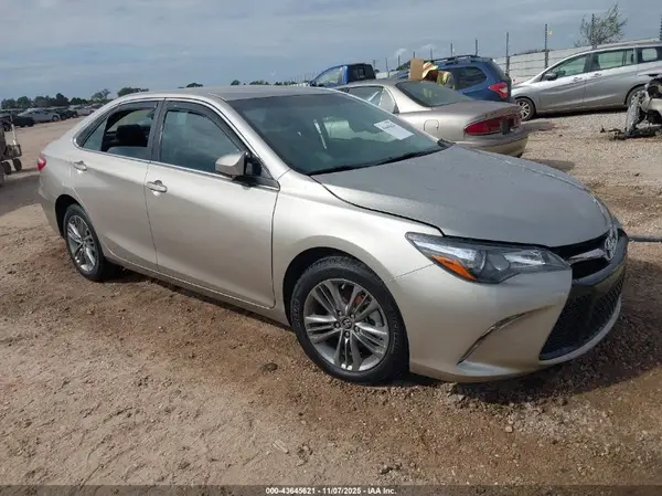 4T1BF1FK5GU247776 2016 TOYOTA CAMRY - Image 1