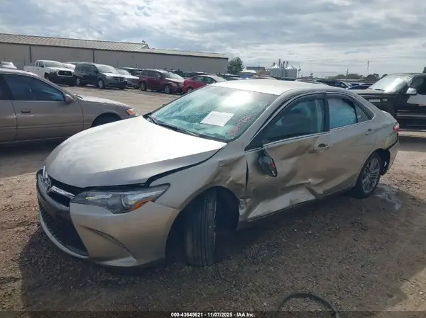 4T1BF1FK5GU247776 2016 TOYOTA CAMRY - Image 2