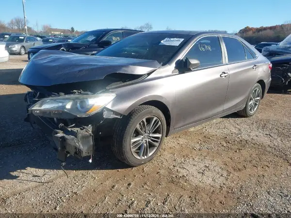 4T1BF1FK5GU248300 2016 TOYOTA CAMRY - Image 2