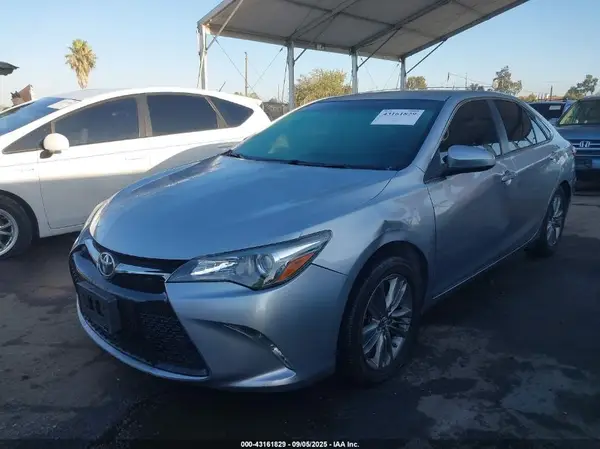 4T1BF1FK5GU251889 2016 TOYOTA CAMRY - Image 2