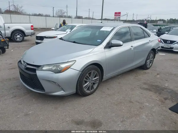 4T1BF1FK5GU252461 2016 TOYOTA CAMRY - Image 2