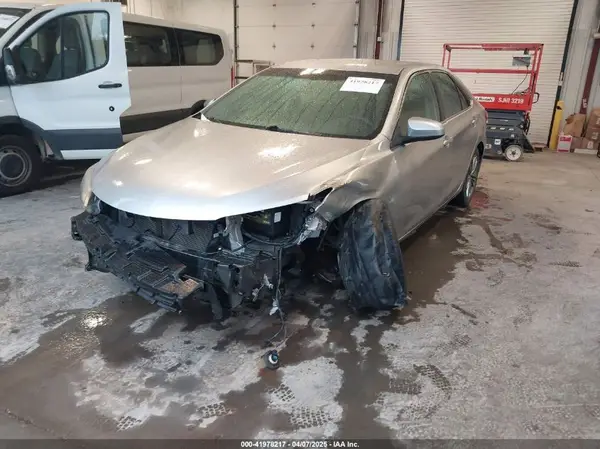4T1BF1FK5GU255408 2016 TOYOTA CAMRY - Image 2