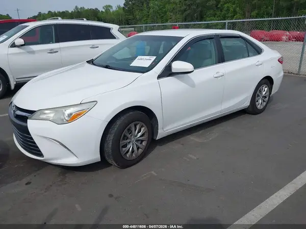 4T1BF1FK5GU260477 2016 TOYOTA CAMRY - Image 2