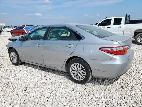4T1BF1FK5GU260639 2016 TOYOTA CAMRY - Image 2