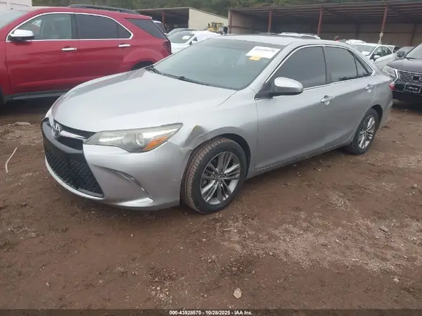 4T1BF1FK5GU260737 2016 TOYOTA CAMRY - Image 2