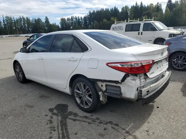 4T1BF1FK5GU261323 2016 TOYOTA CAMRY - Image 2