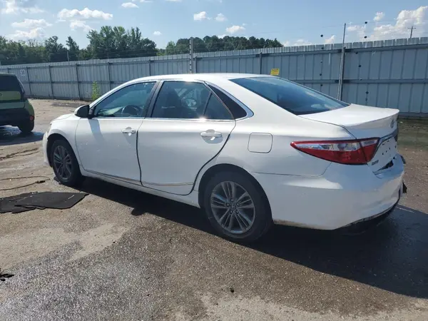 4T1BF1FK5GU261919 2016 TOYOTA CAMRY - Image 2